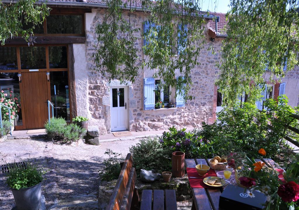 La Ferme Aux Abeilles Hotel Ambierle Ngoại thất bức ảnh