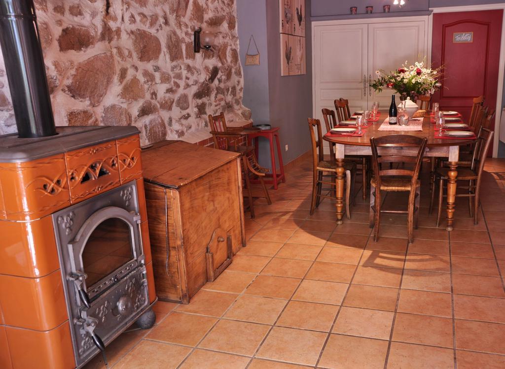La Ferme Aux Abeilles Hotel Ambierle Ngoại thất bức ảnh