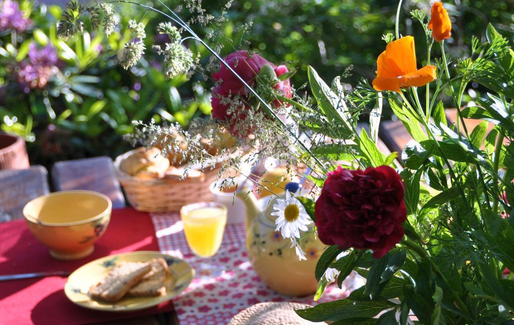 La Ferme Aux Abeilles Hotel Ambierle Ngoại thất bức ảnh