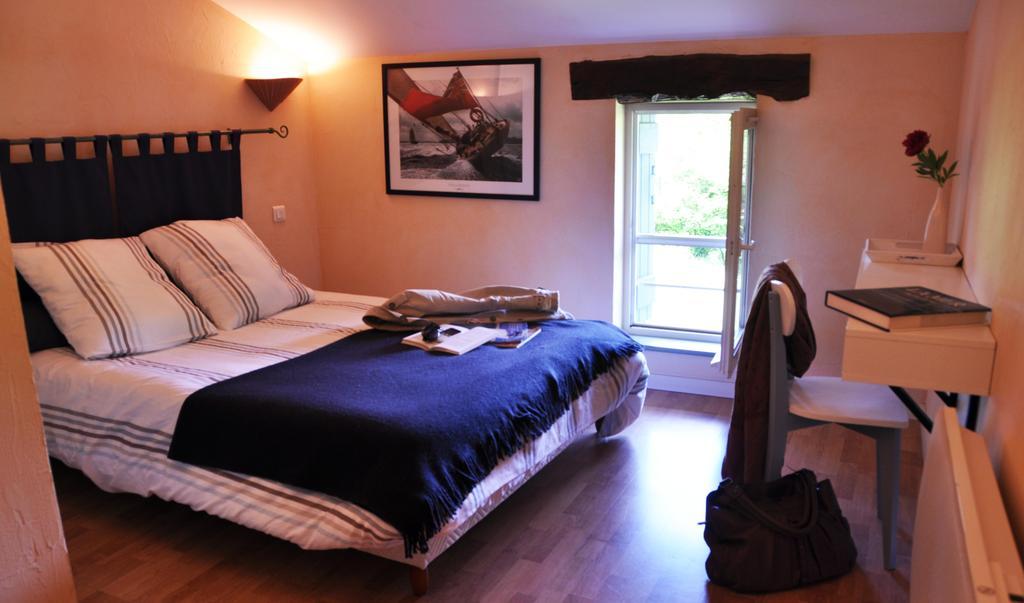 La Ferme Aux Abeilles Hotel Ambierle Phòng bức ảnh