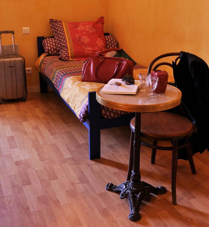 La Ferme Aux Abeilles Hotel Ambierle Phòng bức ảnh