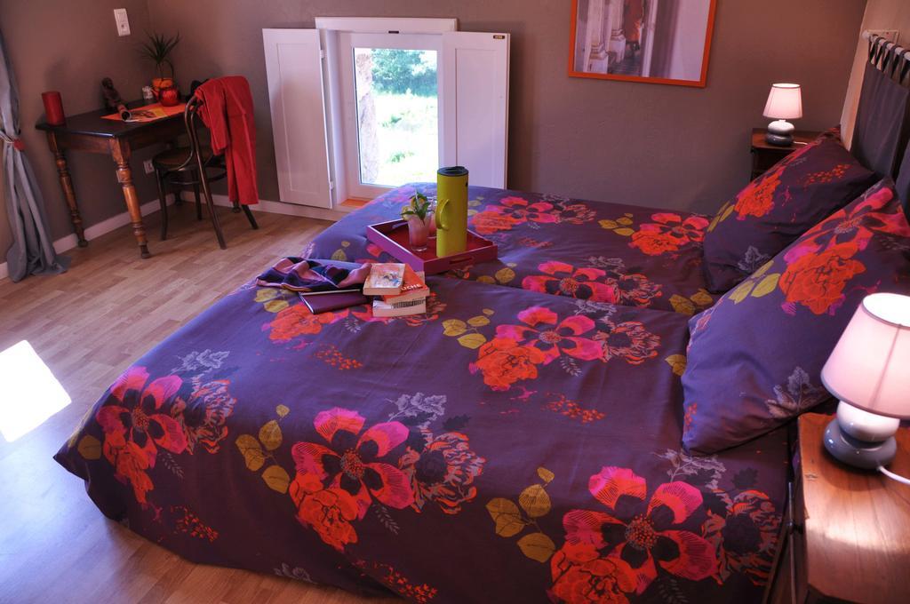 La Ferme Aux Abeilles Hotel Ambierle Phòng bức ảnh