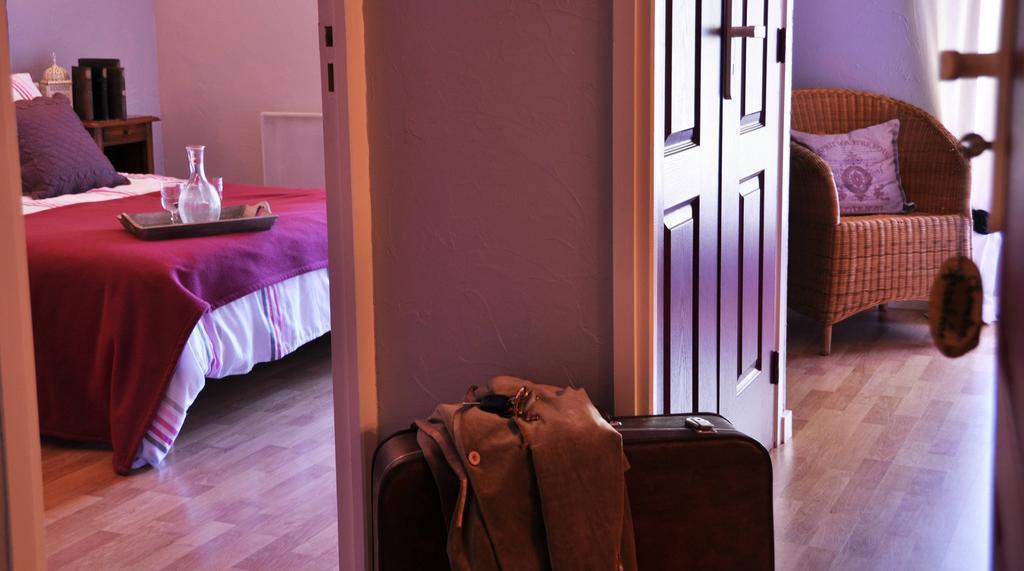 La Ferme Aux Abeilles Hotel Ambierle Phòng bức ảnh