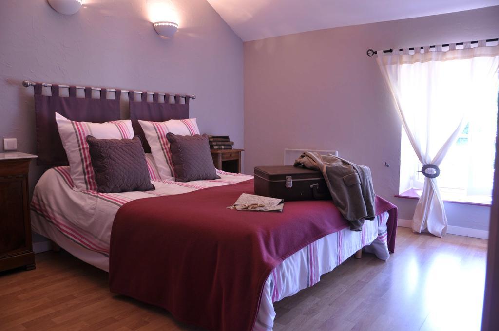 La Ferme Aux Abeilles Hotel Ambierle Phòng bức ảnh